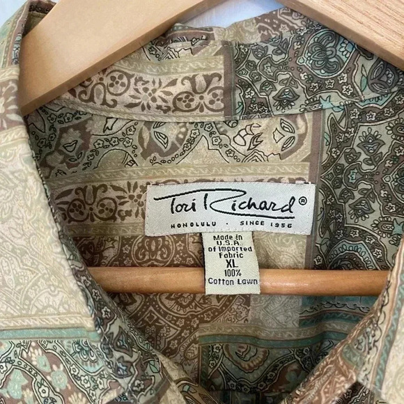 Tori Richard Medallion Print Cotton Lawn Aloha Hawaiian Shirt - Picture 4 of 6